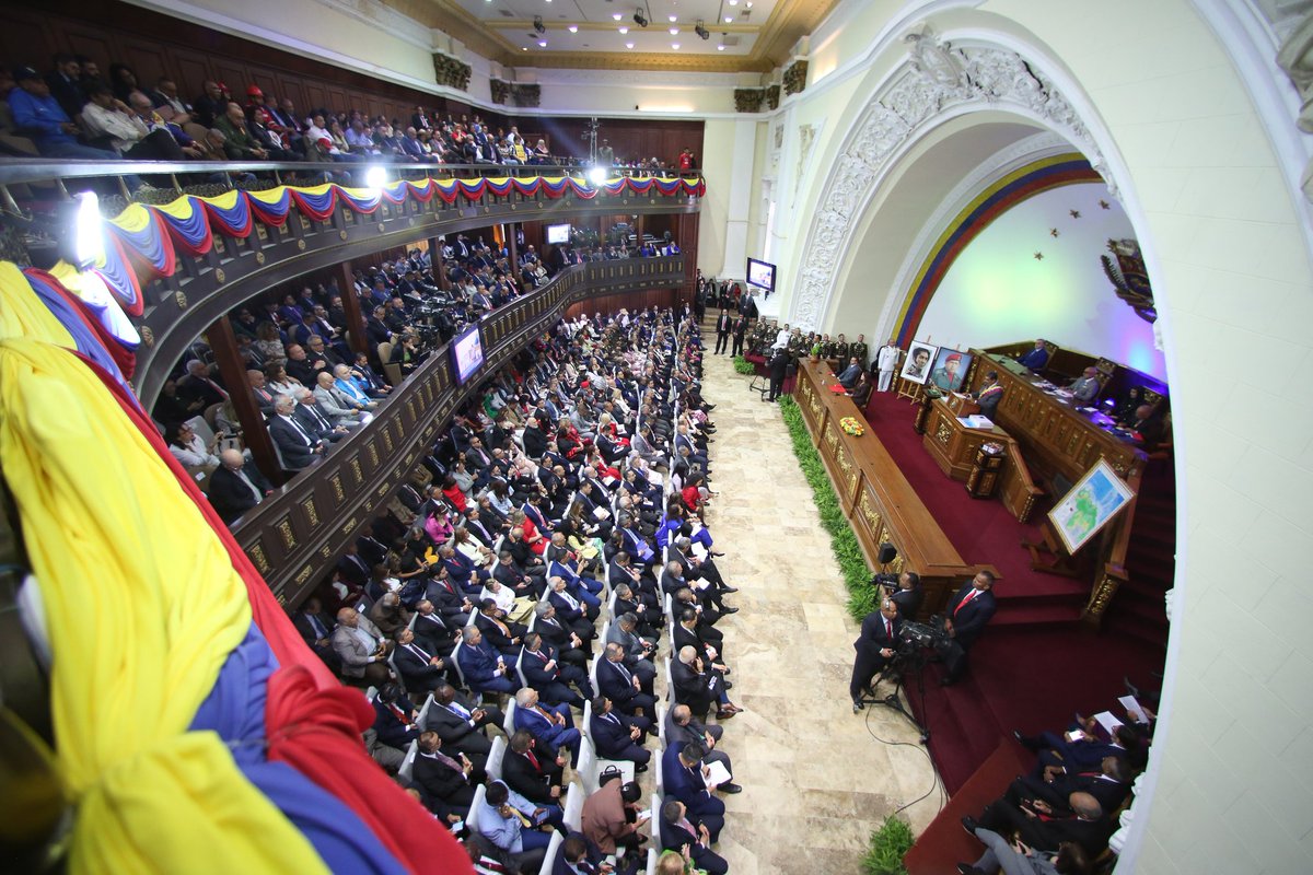 torrealbaf's tweet photo. #15Ene || Extraordinario #MensajeAnual que dirige nuestro Compatriota Bolivariano Trabajador Presidente y Comandante en Jefe @NicolasMaduro 

Este año venimos con grandes retos para seguir avanzando en la recuperación del Estado de Bienestar social de nuestro Pueblo. 🇻🇪 https://t.co/rYW8TpEeR5