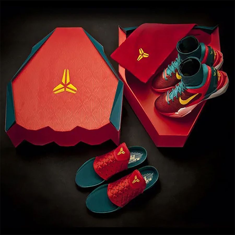 SneakerNews's tweet image. Nike Zoom Kobe VII "Year Of The Dragon" promo packaging from 2012 🐉
