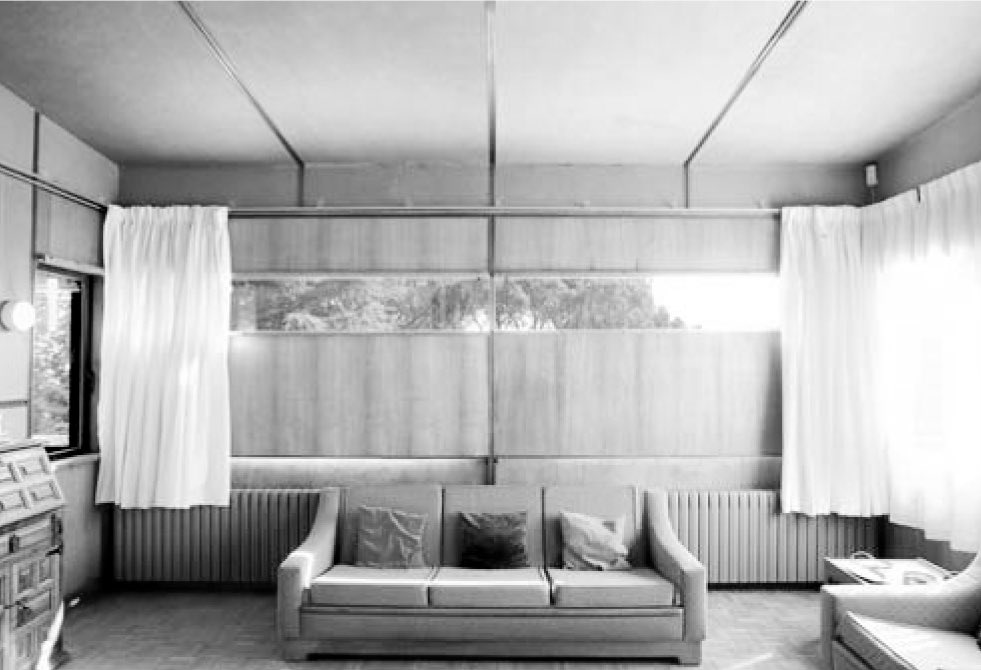 TRES60Blog's tweet photo. Interiores de la Casa Varela en urbanización Serranía de la Paloma, Collado-Mediano, Madrid. Proyectada entre 1964 y 1967 por Alejandro de la Sota Martínez y construida en 1968 por encargo de José Varela Villar.
#CasaVarela #AlejandrodelaSota #LaFormaModerna #arquitectura https://t.co/SRHYv026F5