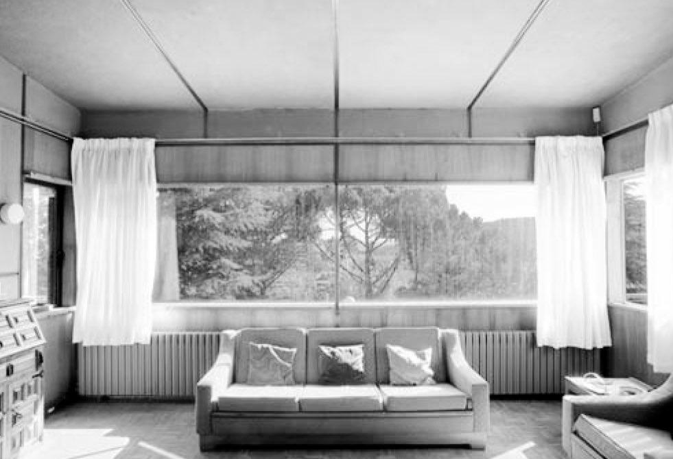 TRES60Blog's tweet photo. Interiores de la Casa Varela en urbanización Serranía de la Paloma, Collado-Mediano, Madrid. Proyectada entre 1964 y 1967 por Alejandro de la Sota Martínez y construida en 1968 por encargo de José Varela Villar.
#CasaVarela #AlejandrodelaSota #LaFormaModerna #arquitectura https://t.co/SRHYv026F5