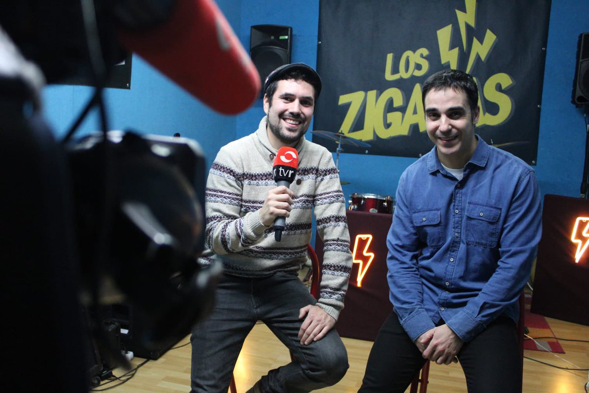 Esta tarde hemos estado charlando con la gente de @tvrioja sobre nuestras cosas de estrellas del rock.
Pronto el resultado. 
@LACENTRALDC @forcrazymusic