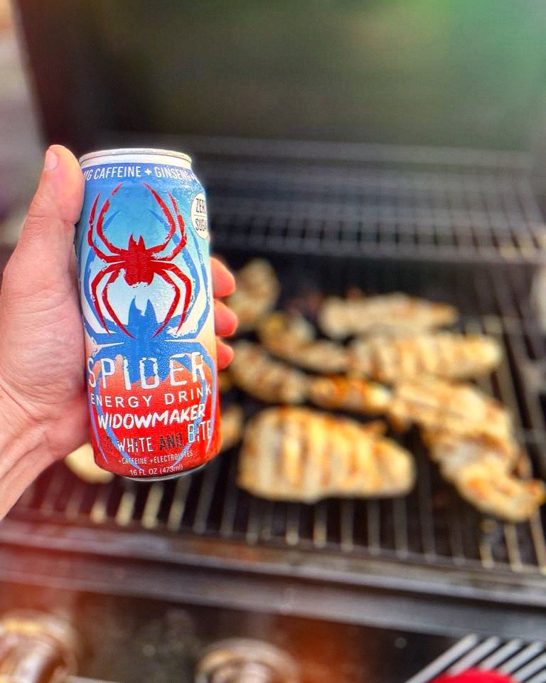 SpiderEnergy's tweet photo. #HotOffTheGrill with a side of @SpiderEnergy 😏🔥🕷️

#SpiderEnergy #FuelYourDay #Spider #OriginalCitrus #ZeroCitrusBite #GoldenGrail #GoldenGrailBeverages #GetBitStayLit $GOGY https://t.co/KPDLrGRQ7T