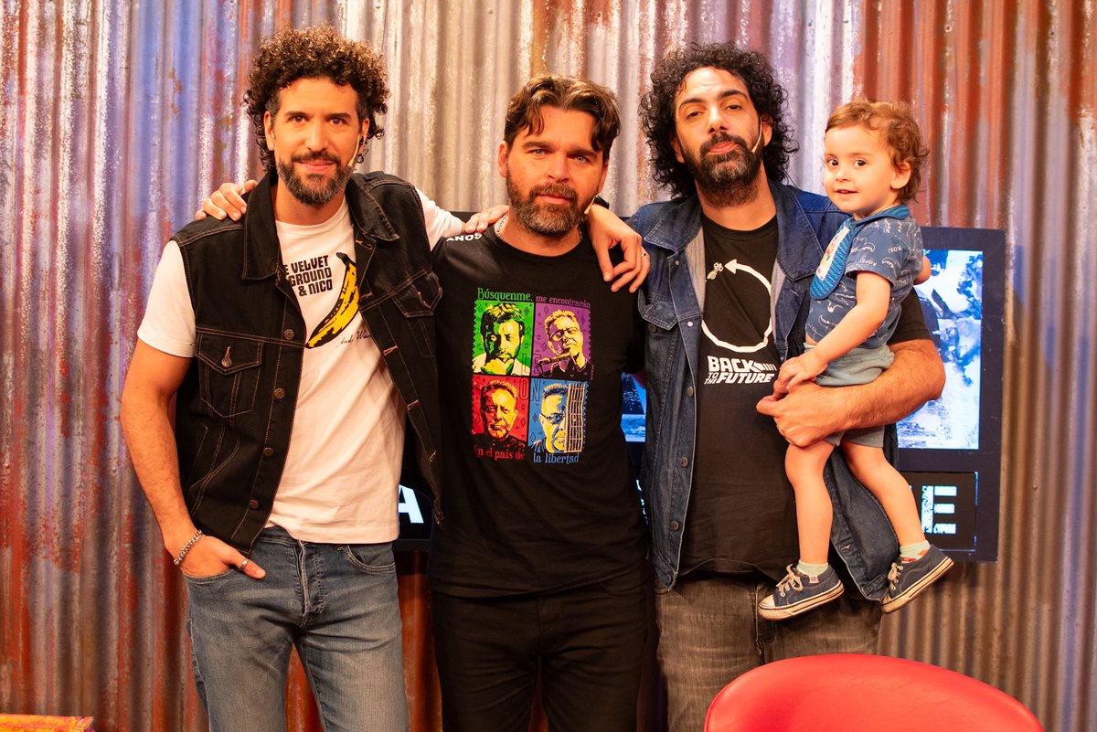 bandasoporte's tweet photo. HOY estrenamos un gran capítulo de #BaSo con Nando Varela Pagliaro en nuestro living 🙌
Hermosa charla con la voz de @hijosdebabel que tiene nuevo disco/libro solista y vino a regalarlos un par de temas acústicos de lo nuevo #altacomplejidad lunes 21hs. por @quieromusicatv 📺 https://t.co/7nhf5puOU4