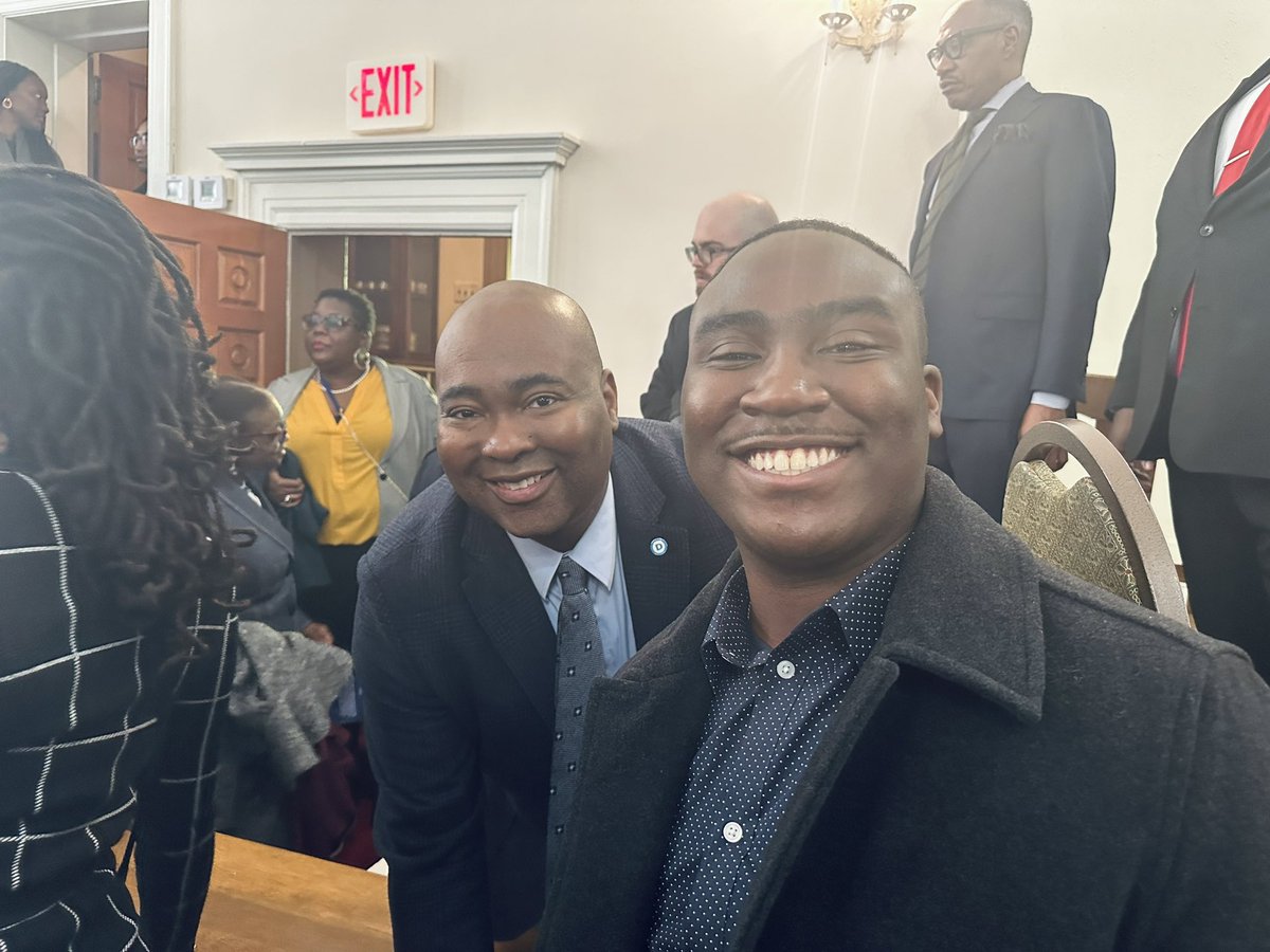 TravisJohnson_9's tweet photo. What an incredible #MLKDay in Columbia, SC! My favorite MLK quote says, “Our lives begin to end the day we become silent about things that matter.” As emphasized by @VP, @harrisonjaime, @RepJamesClyburn, and @RepJeffries, now is the time for young people to fight for justice. https://t.co/fJVRn750n2
