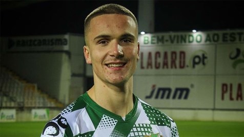 Miguel Rebelo salta do Caldas para a Primeira Liga com o Moreirense! Época e meia nos seniores bastou para saltar para outro patamar. Um médio muito interessante. Vai brilhar em Moreira de Cónegos