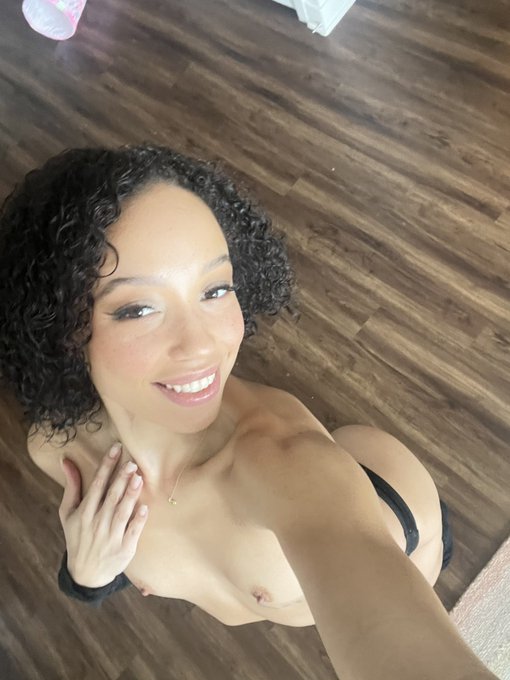 1 pic. All smiles over here ? https://t.co/gy0WoiDNDf