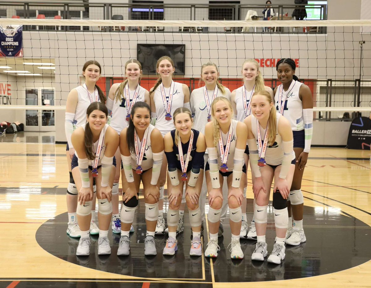 aromo22's tweet photo. So so proud of my team for placing 3rd in Tour of Texas this past weekend despite having injuries and sickness!! We qualified for the open division for the next stop in Houston!🥉💪🏼 #STP 

@VBallrecruiter @vballphil @CoachSamWol23 @Jennabanz https://t.co/IAhfcGiuR0