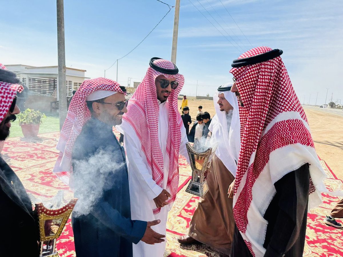 Alnbhaneya's tweet photo. رئيس مركز الروضة عبدالله بن نايف بن نجاء  في مقدمة المستقبلين بكل حفاوة وترحيب لضيوف المخيم.
#النبهانية 
#رالي_داكار ٢٠٢٤ https://t.co/t9AhVUkNuW