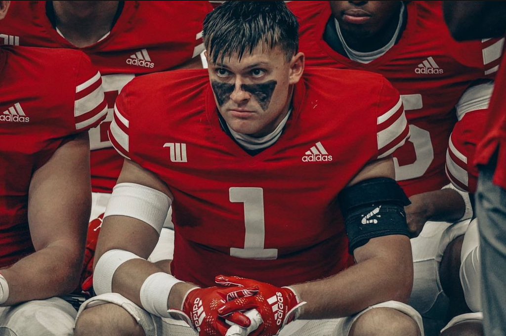 After a great conversation, with <a href="/darnell_ish_99/">Darnell Ishman</a> I'm blessed to receive my first offer from Wittenberg University🔴⚪️