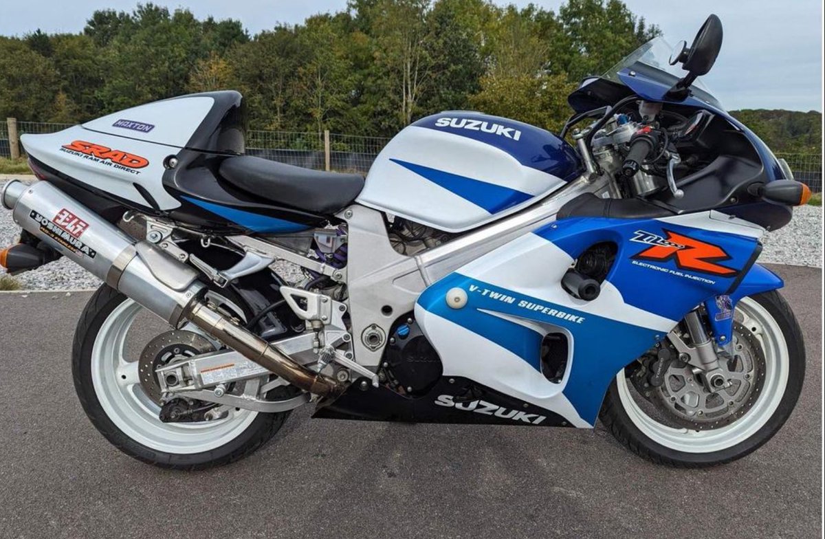 🅲🅷🆁🅸🆂 tweet media