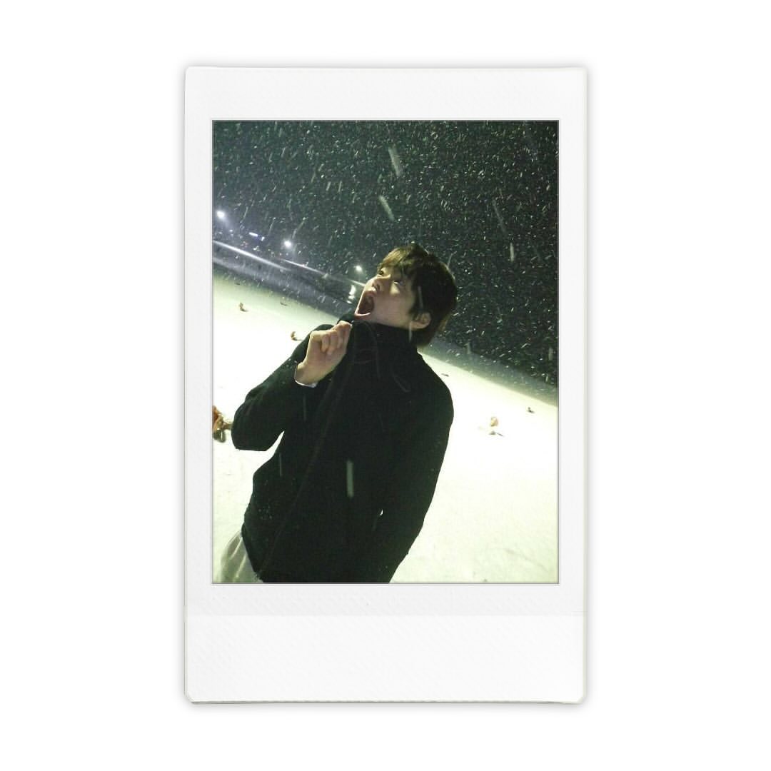 Suohtaro's tweet photo. The capability of changing such ordinary days to be special in any situation. Either is under a freezing cold weather, or warmest moments for being together under the snowy rain, I carefully took every chance of it. https://t.co/9T9JILeeU0