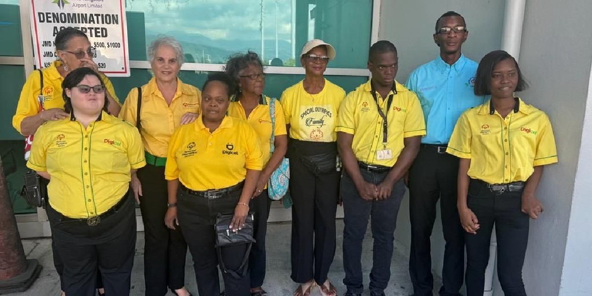 During a recent visit, @SpecialOlympics Chairman Tim Shriver and his wife Linda were greeted by Special Olympics Jamaica athletes, @JamaicaConstab representatives, and Special Olympics Caribean Executive Director Mrs. Lorna Bell. #LETR24 #ChooseToInclude