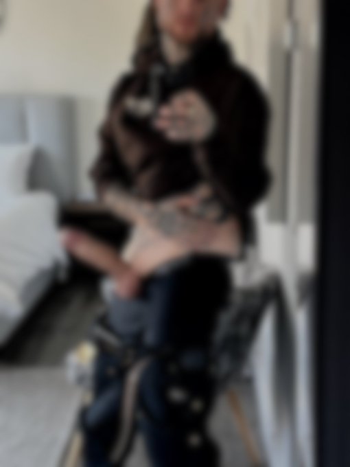 Won&rsquo;t you come warm me up 😫  30 free subs , first come first served  https://t.co/4TWatOLPNG https://t