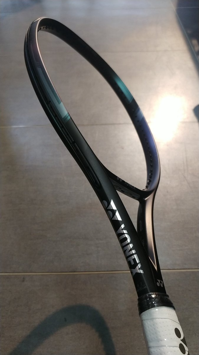 ts_rally's tweet photo. ヨネックスから、ボールスピードと柔らかい打球感を実現した「EZONE」の新色が発売になりました！
アクアナイトブラック🎾めちゃくちゃかっこいいです✨ https://t.co/4rpc4y0SGZ