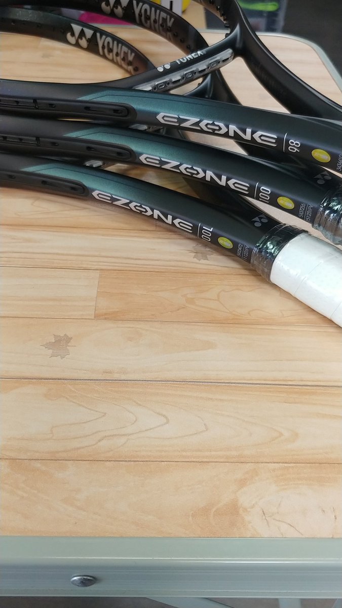 ts_rally's tweet photo. ヨネックスから、ボールスピードと柔らかい打球感を実現した「EZONE」の新色が発売になりました！
アクアナイトブラック🎾めちゃくちゃかっこいいです✨ https://t.co/4rpc4y0SGZ