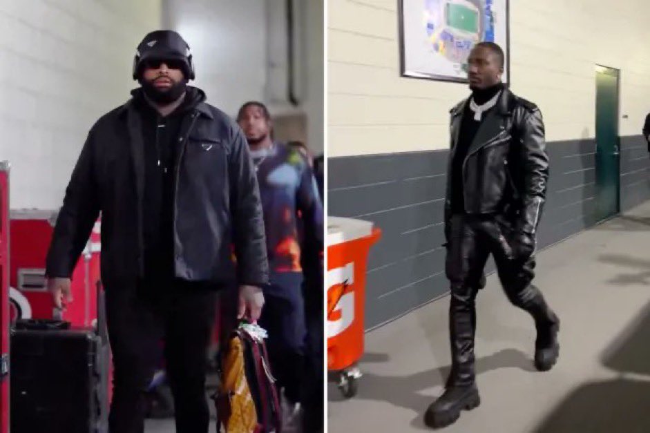 JayLGK's tweet photo. The 49ers disrespected the Eagles all offseason, went into their crib dressed in all black and snatched their chains and dignity, and the Eagles finished 1-6, got bounced in the 1st round and were never the same since

Might be one of the greatest get backs in sports history. https://t.co/UaOOym3PqV