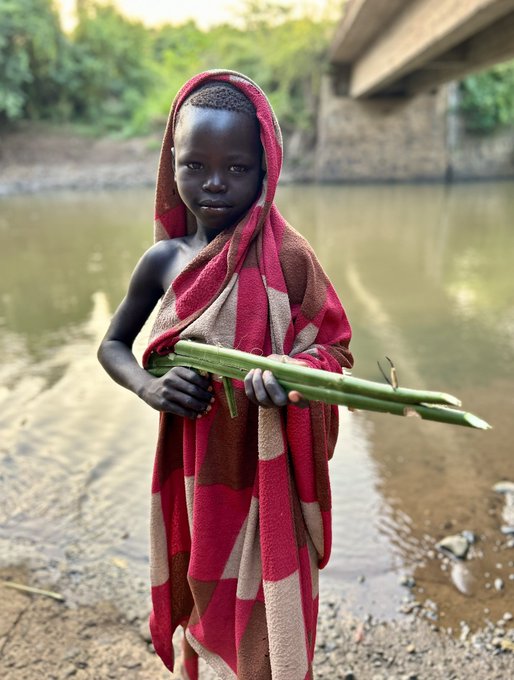 Mas fotos del viaje que estoy haciendo por Etiop&iacute;a 🇪🇹 Hombres, mujeres y ni&ntilde;os de la comunidad Mursi