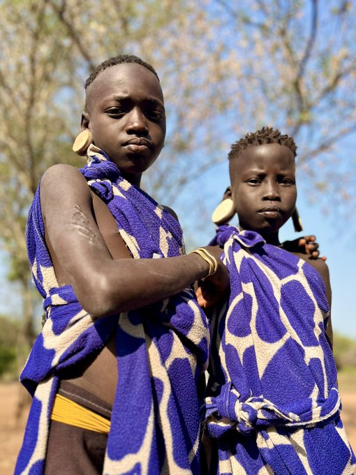 Mas fotos del viaje que estoy haciendo por Etiop&iacute;a 🇪🇹 Hombres, mujeres y ni&ntilde;os de la comunidad Mursi