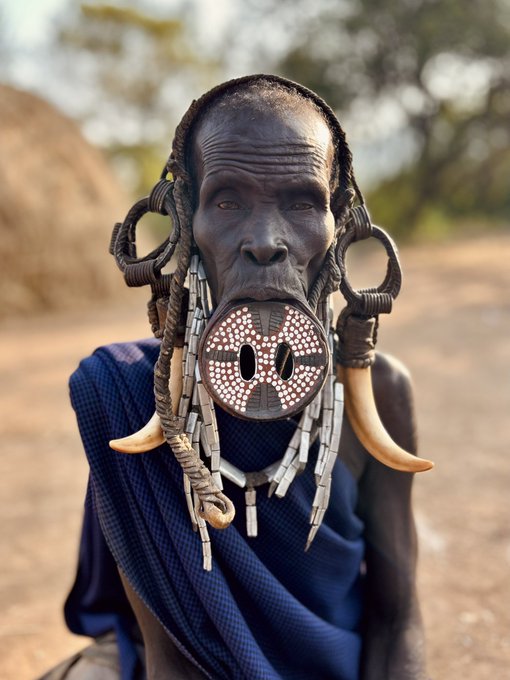 Mas fotos del viaje que estoy haciendo por Etiop&iacute;a 🇪🇹 Hombres, mujeres y ni&ntilde;os de la comunidad Mursi