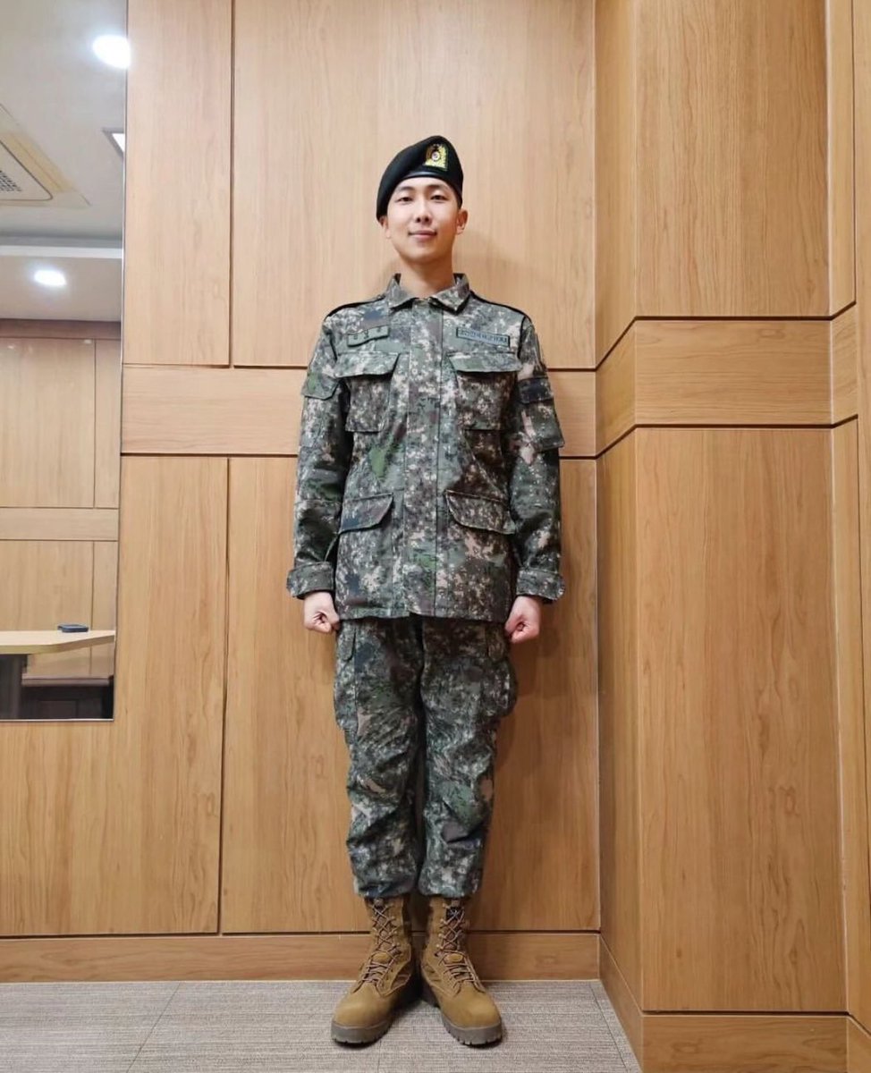 miiniyoongs's tweet photo. [240116 RM Instagram Post]

🐨 salute! 

* t/n: 충성 means ‘loyalty’ but is often said with solders when saluting

** t/n: fouth picture says award certificate for being exemplary/outstanding/being a role model/etc https://t.co/Id4l4BOrxU