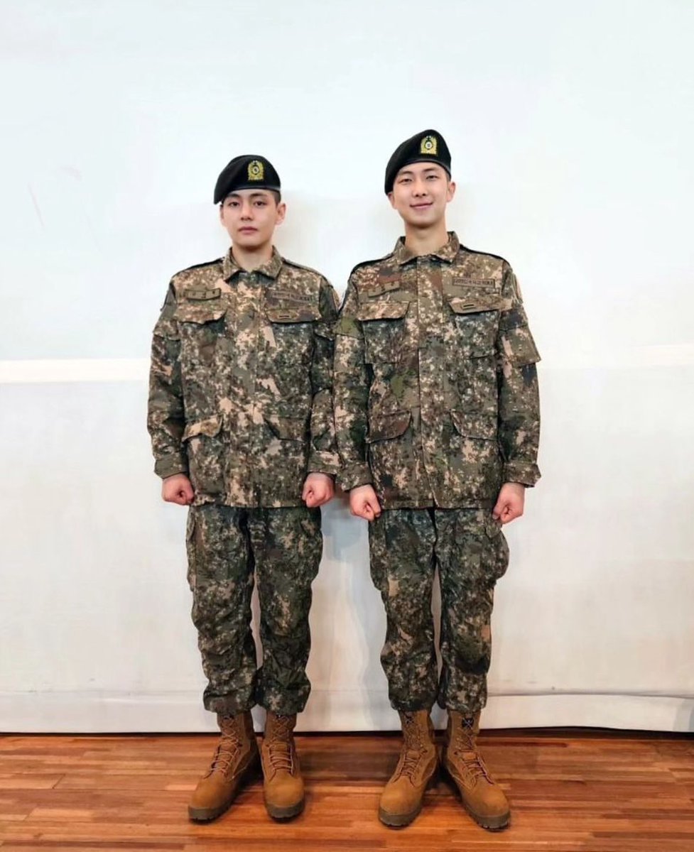 miiniyoongs's tweet photo. [240116 RM Instagram Post]

🐨 salute! 

* t/n: 충성 means ‘loyalty’ but is often said with solders when saluting

** t/n: fouth picture says award certificate for being exemplary/outstanding/being a role model/etc https://t.co/Id4l4BOrxU
