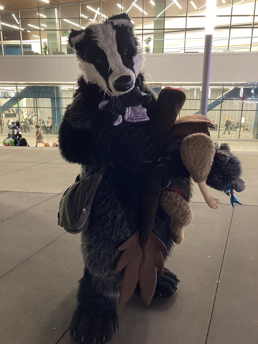 TenkyouFujiwara's tweet photo. Uh oh! Looks like @VoreBadger caught my bat!

#FC2024 #FurCon2024 https://t.co/68INW1b0nU