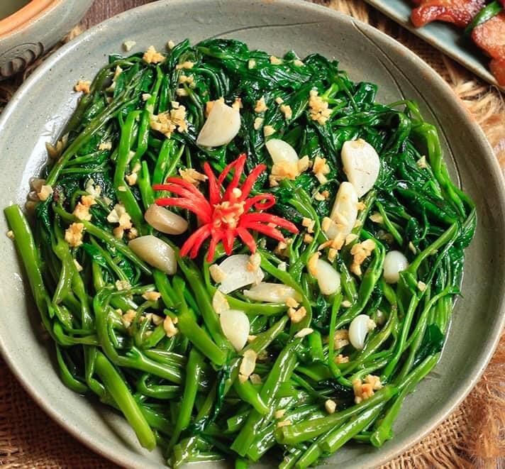CngCherry's tweet photo. Bí quyết XÀO RAU MUỐNG ngon, giòn, xanh https://t.co/xd3YOjo80D