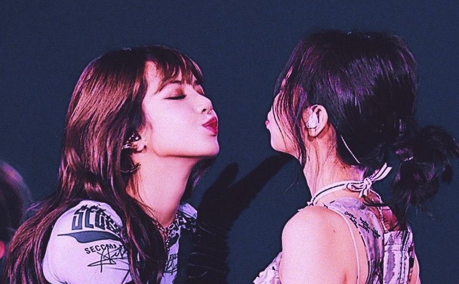 spiderjsoo's tweet photo. “Nada en el mundo puede hacerme sentir como lo haces tú, las cosas que haces” — You&amp;me, Jennie https://t.co/kzL42vghrk