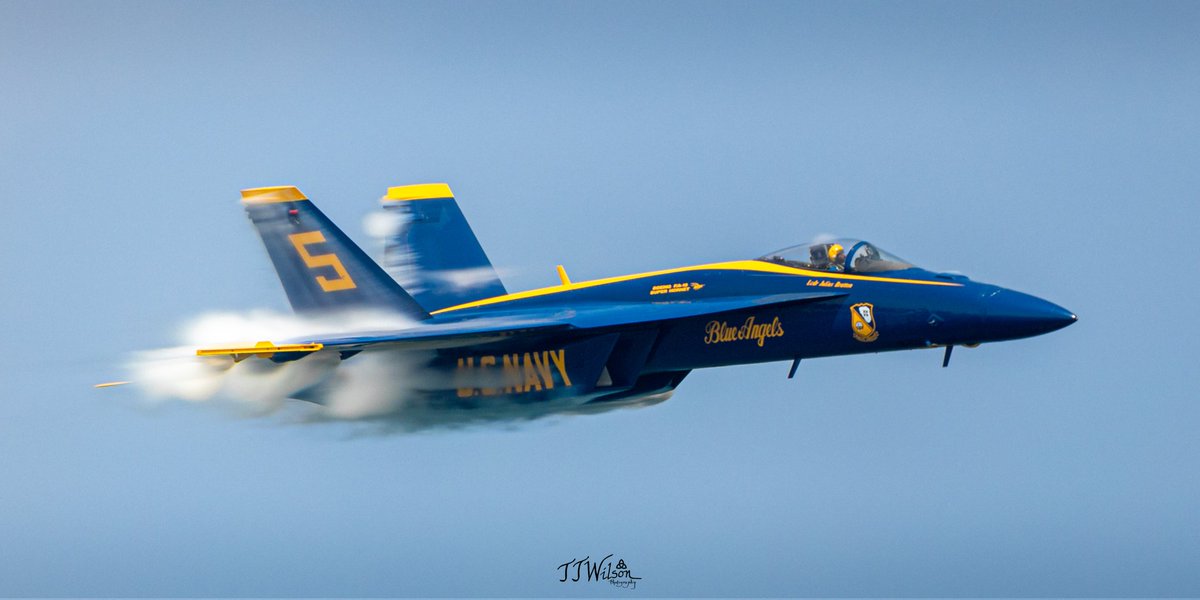 The Blue Angels! . #vapor #f18 #f18hornet #f18superhornet #hornet #blueangels #blue #angels #jet #fighterjet #airshow #aviation #airplane #military #shotoncanon #canon #canoneosr #eosr #canonphotography #photography #pictureoftheday #sigma #sigmalens #mylensrental #fortlauderdale