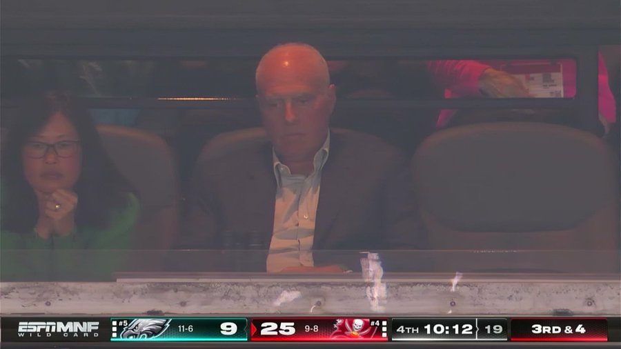 PHLY_Eagles's tweet photo. Caption contest "_________________________" is going through Jeffrey Luries head... https://t.co/6jJfzpIAaH