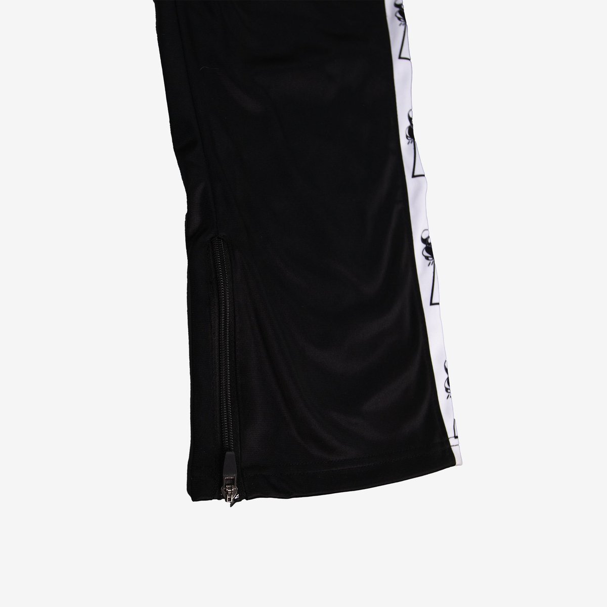 abovethenormal's tweet photo. Logo Flared Track Pants 🏃🏾‍♂️💨 

- 220 GSM
-100% Polyester
- Embroidered Brand Name On Front + Printed Logo In Leg Stripe + Zippers For Pockets &amp; Leg Bottoms For A More Flared Option  

Product Shots By: @2uduri 📸 

DROPPING FRIDAY, JAN. 19th ~ NOON PST || 2pm CST || 3pm EST 🚨 https://t.co/6mE0tqvgOK