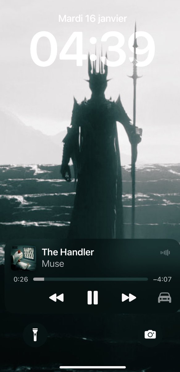 DeadStar2a's tweet image. 🖤And my heart has become a cold and impassive machine 💔 #muse #matthewbellamy #TheHandler