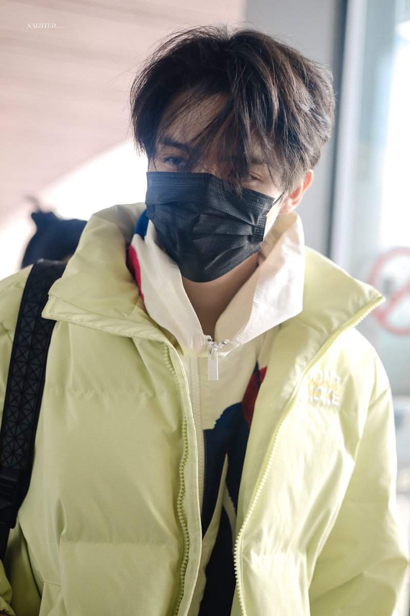 lbz4lyz's tweet photo. สุดหล่อออกเดินทางทูปารีส​ ✈️
#หลัวอีโจว #LuoYizhou https://t.co/HUjEk2q8lI