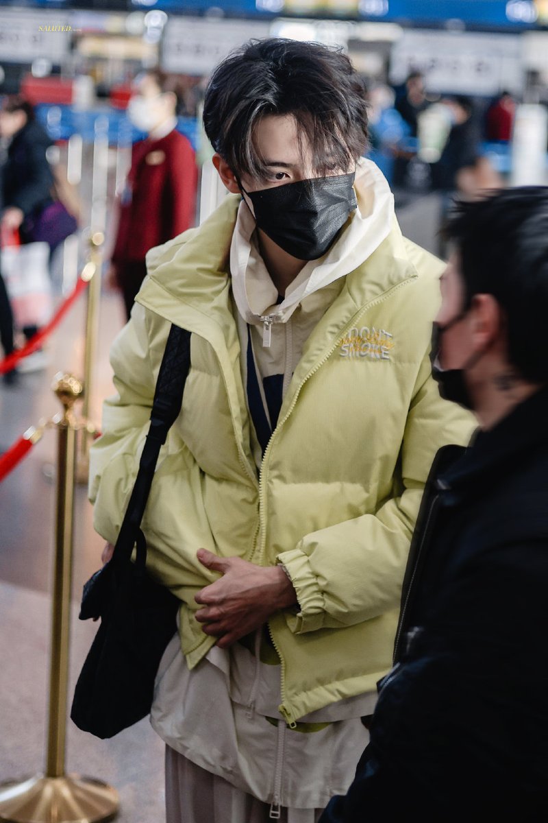 lbz4lyz's tweet photo. สุดหล่อออกเดินทางทูปารีส​ ✈️
#หลัวอีโจว #LuoYizhou https://t.co/HUjEk2q8lI