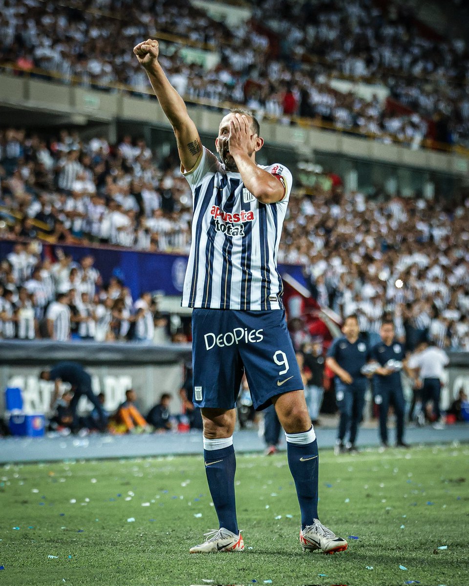 marcelshoot's tweet photo. Doblete de Hernán Barcos frente a Once Caldas en la noche Blanquiazul.

📸 @marcelshoot 

#alianza #AlianzaLima #estadionacional #NocheBlanquiazul2024 #barcos #Restrepo #waterman #serna #arregui #marcelshoot https://t.co/9OdKqkOpuk