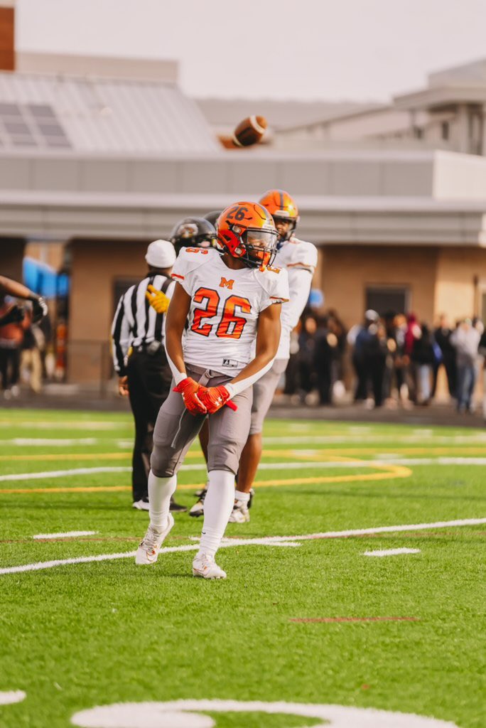 mylesulit's tweet photo. Check out My Senior Season @Lancer_Recruit @lancer_footbal 
hudl:https://t.co/Jnt0zJWTTr https://t.co/IaNM8MwEpq