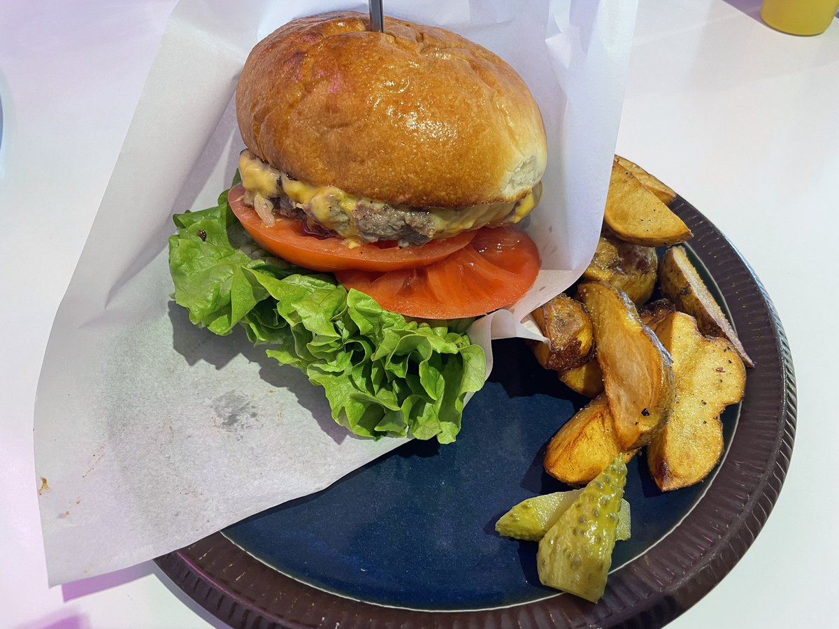 Maman7676's tweet photo. 今年2回目🍔
#sunsetdiner https://t.co/bWX6YKmOuz