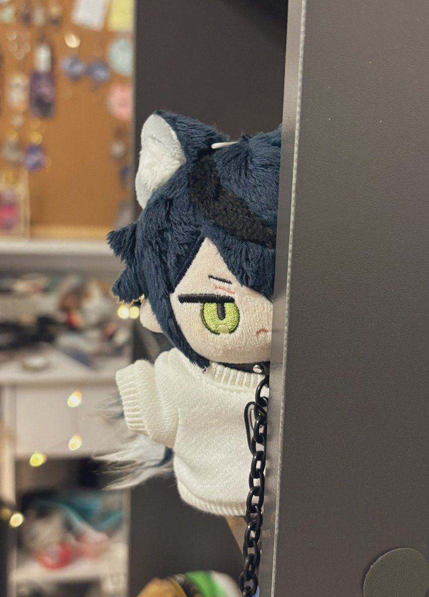 _tsmi's tweet photo. Im a little late, but happy birthday to Leontuzzo Bellone!!! 🎂🎂🎉🎉

I didn’t have any cake, so I found an apple instead 🍎

Now hurry up and bring back your wife. https://t.co/E5zRfsGgIv