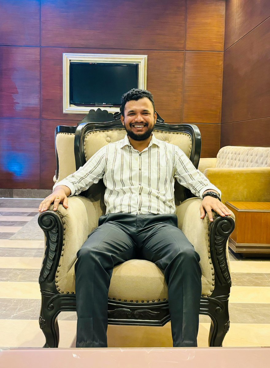 SushantKokate10's tweet photo. ते #फुंकर मारतील #दिवा समजून,
तू विसरू नको तू #सूर्य आहेस...!
📍The Lounge MCA Club @followers
#fbprofile #fbpostviral #smile😊 https://t.co/bNePCUoKEz
