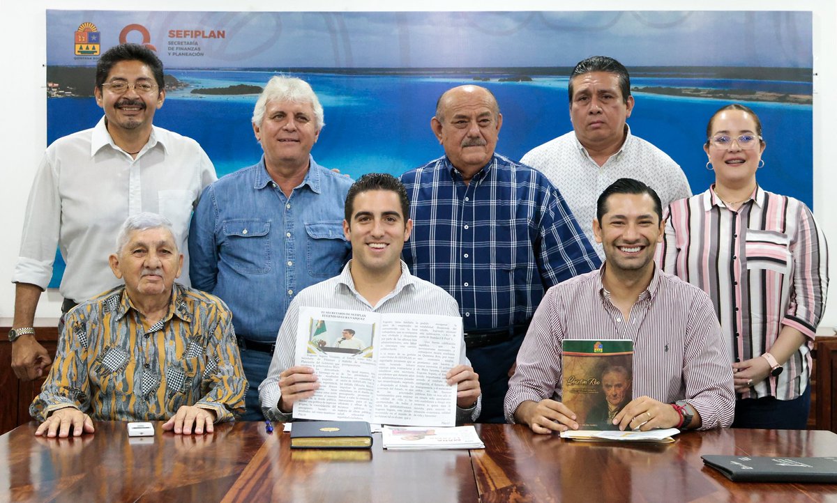 GinoSeguraV's tweet photo. En la reciente reunión con el Comité Cívico Prodefensa, abordamos la situación de la zona limítrofe y destacamos el paquete económico 2024: 1,327 millones de pesos para la Secretaría del Bienestar, 1,490 millones para el Sistema DIF, 487 millones para la Agencia de Seguridad Alimentaria, y 192 millones para el Instituto de Economía Social y Solidaria. Estas inversiones estratégicas, impulsadas por la Gobernadora Mara Lezama, refuerzan nuestro compromiso con el desarrollo y el bienestar en las áreas más necesitadas de Quintana Roo.