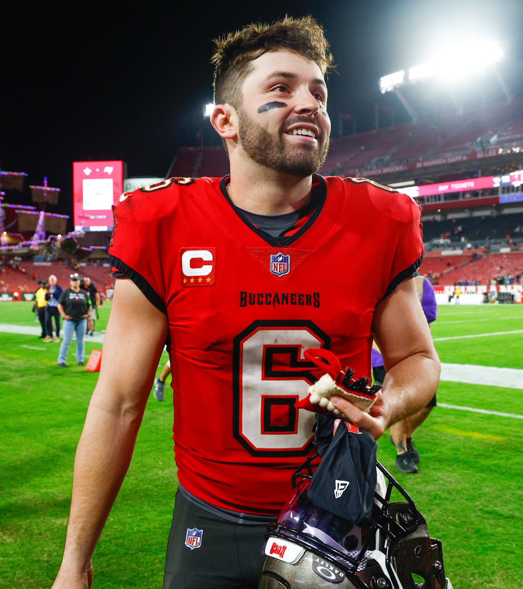 DJBucsFan's tweet photo. Baker Mayfield tonight:
• 22/36
• 337 yards
• 3 TD
• 119.8 RTG

We found our QB 🔥 https://t.co/1qN4C3y7gN