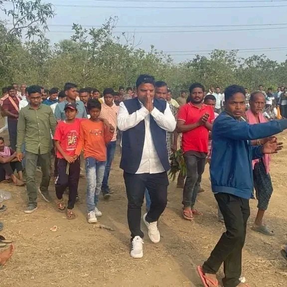 arjun4athmallik's tweet photo. କିଶୋର ନଗର ବ୍ଲକ ଅନ୍ତର୍ଗତ ଜଏରାଟ ଖେଳ ପଡିଆ ଠାରେ  କ୍ରିକେଟ ଫାଇନାଲ୍ ମ୍ୟାଚ ରେ ମୁଖ୍ୟ ଅତିଥି ଭାବେ ଯୁବ ସମାଜ ସେବୀ ଅର୍ଜୁନ ଭାଇ ସମ୍ମାନିତ ଅତିଥି ଜଏରାଟ ଗ୍ରାମ ପଞ୍ଚାୟତ ସରପଞ୍ଚ ବିଜୟ କୁମାର ରଥ ଙ୍କ ସହିତ ଅନ୍ୟାନ୍ୟ ଅତିଥି ବୃନ୍ଦ ଯୋଗଦେଇଥିଲେ। ଯୁବ ସମାଜ ସେବୀ ଅର୍ଜୁନ ଭାଇ ଯୋଗ ଦେଇ ଖେଳାଳୀ ମାନଙ୍କୁ ଉତ୍ସାହିତ କରିଥିଲେ । https://t.co/5yCIoTmF22