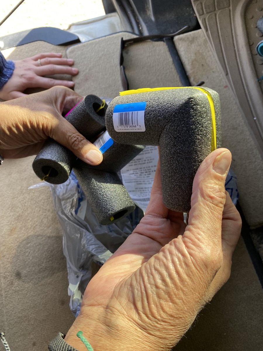 ChefKevinBelton's tweet photo. My back alley transactions…..pipe insulation(planning for retirement)😂🥶😰 #pipeinsulation #coldweathercomin #articblast https://t.co/DnxlVGlWb4