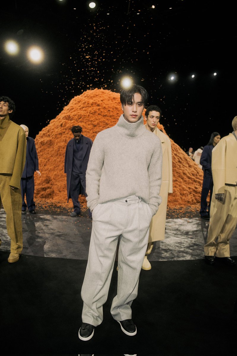 GMMTV's tweet photo. นำภาพของ 'เจมีไนน์-โฟร์ท' ที่เข้าร่วมงาน ZEGNA WINTER 2024 Fashion Show ณ กรุงมิลาน ประเทศอิตาลี มาฝากแฟน ๆ กันค่ะ โดยภายในงานนอกจากจะได้ร่วมชมโชว์ Collection ใหม่ล่าสุดแล้ว ทั้งสองคนยังได้กระทบไหล่กับศิลปินระดับโลกอีกมากมาย

#ZEGNA #ZEGNAFW24 @Zegna @alesartori #ZEGNAxGeminiFourth #GMMTV