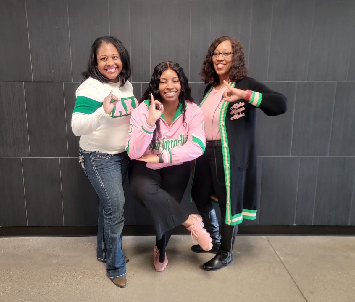 jmitchell_ed's tweet photo. Happy Founders Day to the ladies of Alpha Kappa Alpha Sorority, Incorporated. A special shout out to the ladies at @IrvingHigh!! #J15 #116years #sisterhood #prettygirls🔺️🐘🩷💚 https://t.co/PAea8I8twQ