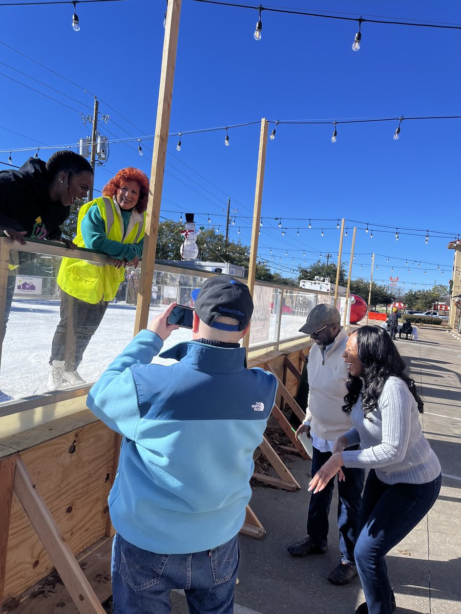 Don’t have a Mayor like <a href="/rachellproctor/">Rachel L. Proctor</a> that skates w/ constituents, then why vote for them 🗳️🙅🏻‍♂️ At “Move w/ The Mayor”, Rachel was almost as amazing on ice, as she is at <a href="/desototx/">City of DeSoto</a> What’s the next “Move w/ The Mayor” event, sky diving, rappelling, bull riding? Wait and see!