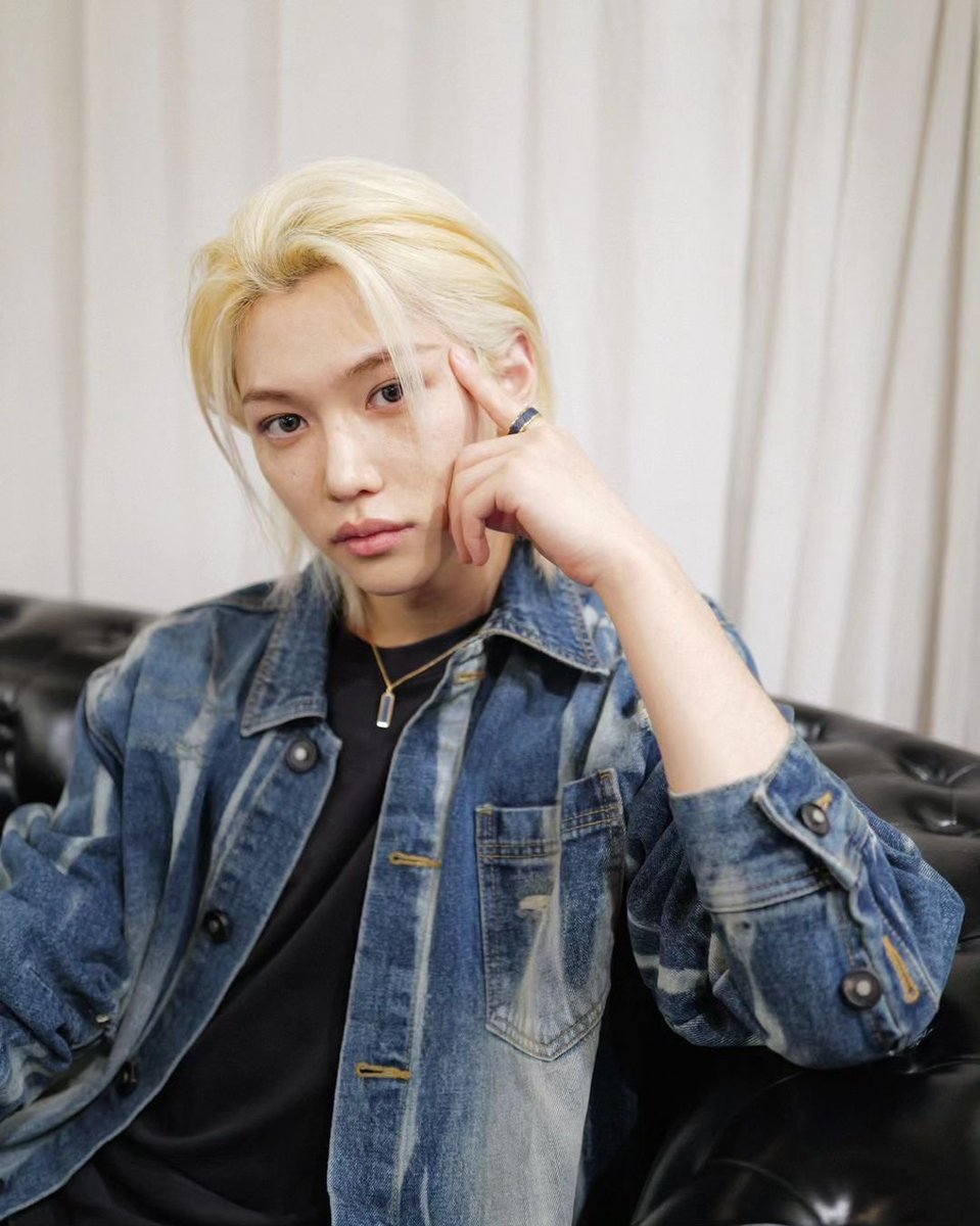 L59YB's tweet photo. New camera 📷✨ with 
#louisvuitton #jewelry ❤️
#felix #stay https://t.co/HzVFqtD28s