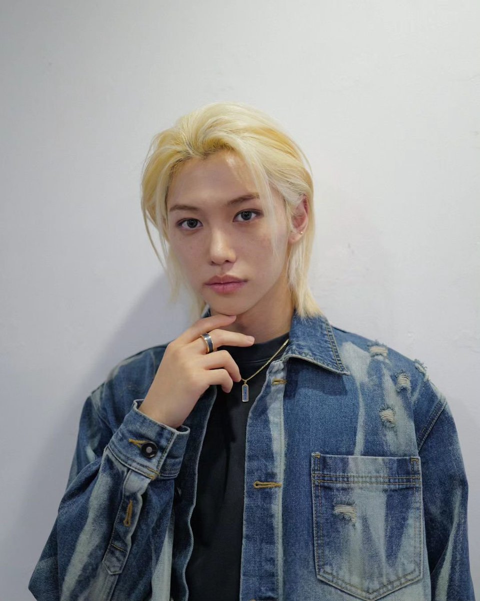 L59YB's tweet photo. New camera 📷✨ with 
#louisvuitton #jewelry ❤️
#felix #stay https://t.co/HzVFqtD28s