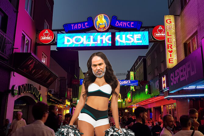 DJBazZTee's tweet photo. Hier ein originales Foto von @EsumePatrick damals auf der Reeperbahn. Garantiert echt (von seinem Handy gehackt - sorry! LOL). @RTL_Sport #RTLNFL @BjoernWerner https://t.co/k1VCex24Og