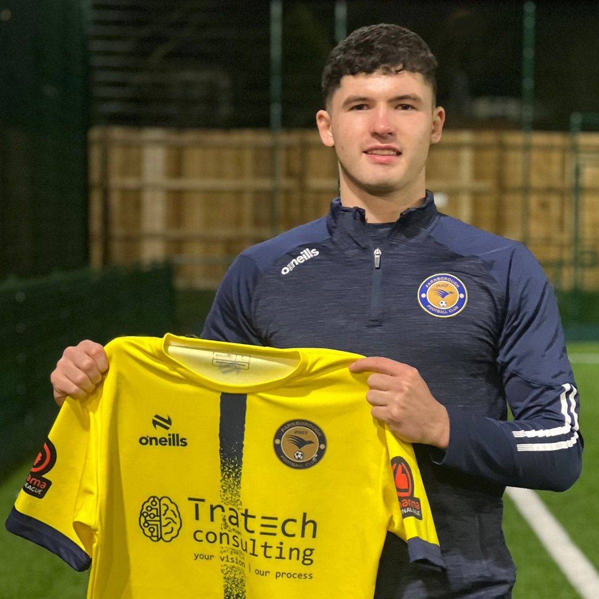 FarnboroughFC's tweet photo. Boro take Mason on loan

#FarnboroughFC have completed the loan signing of 20-year-old @AFCWimbledon defender Ben Mason until the end of the season.